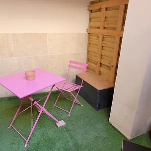 https://charming-studio-in-the-heart-of-avignon.fr-provencehotel.com